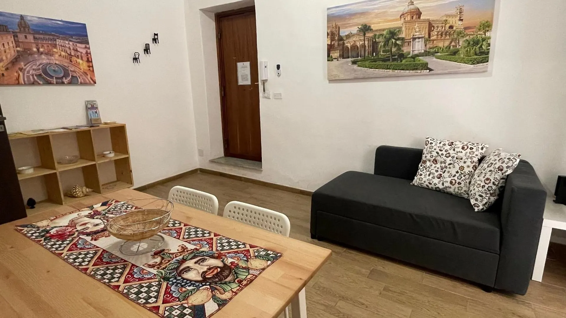 Le Colonne Del Massimo - Apartment In Front Of Massimo Theatre contacts
